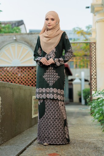 Warda Bateeq Kurung Moden Emerald Green