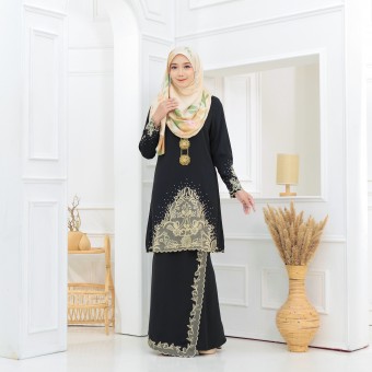 Kalthum Sulam Kurung Black