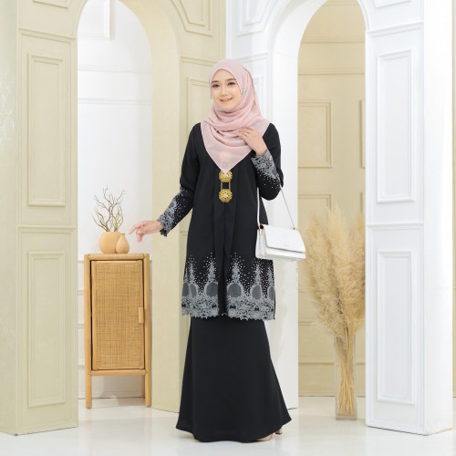 Puspa Sulam Kebaya Black