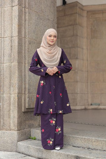 Aynur Kebaya Dark Purple